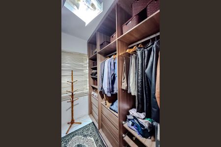 Casa à venda com 250m², 3 quartos e 4 vagasCloset da Suíte