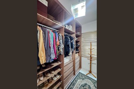 Casa à venda com 250m², 3 quartos e 4 vagasCloset da Suíte