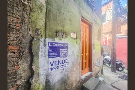 Casa à venda com 100m², 2 quartos e sem vaga Casa à venda com 100m², 2 quartos e sem vagaFachada