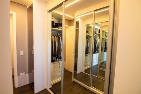 Apartamento à venda com 305m², 3 quartos e 3 vagasCloset Suíte 3