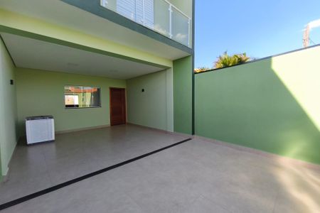 Casa à venda com 125m², 3 quartos e 2 vagasQuintal  - Garagem