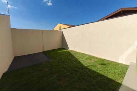 Casa à venda com 125m², 3 quartos e 2 vagasQuintal - Fundos