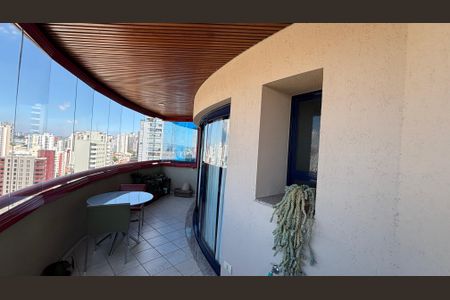 Apartamento à venda com 216m², 4 quartos e 4 vagasSala - Varanda