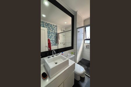 Apartamento à venda com 216m², 4 quartos e 4 vagasBanheiro da Suíte 2