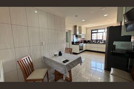 Apartamento à venda com 216m², 4 quartos e 4 vagasCozinha