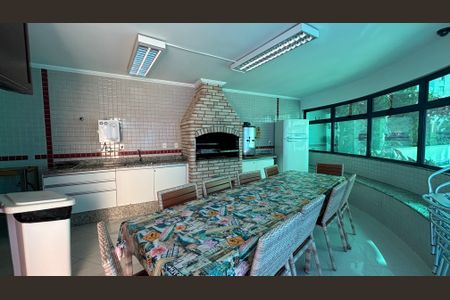 Apartamento à venda com 216m², 4 quartos e 4 vagasChurrasqueira