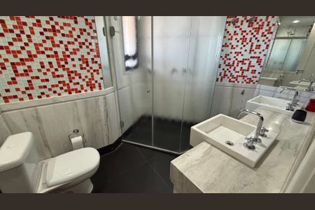Apartamento à venda com 216m², 4 quartos e 4 vagasBanheiro da Suíte 1
