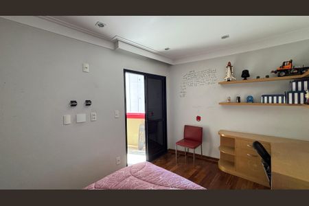Apartamento à venda com 216m², 4 quartos e 4 vagasQuarto 2