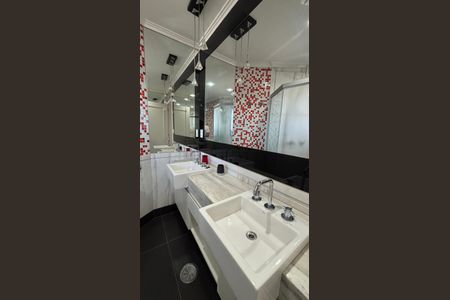 Apartamento à venda com 216m², 4 quartos e 4 vagasBanheiro da Suíte 1