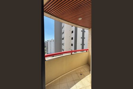 Apartamento à venda com 216m², 4 quartos e 4 vagasSuíte 2 Varanda