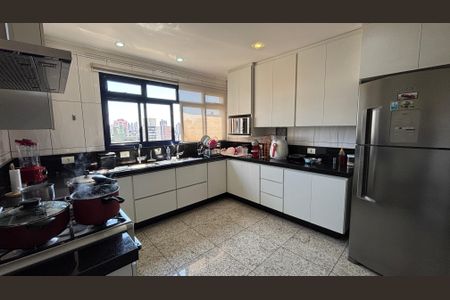 Apartamento à venda com 216m², 4 quartos e 4 vagasCozinha