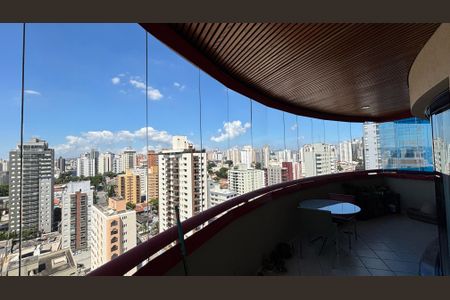 Apartamento à venda com 216m², 4 quartos e 4 vagasSala - Varanda