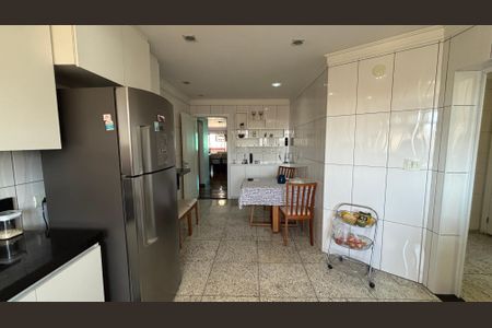 Apartamento à venda com 216m², 4 quartos e 4 vagasCozinha