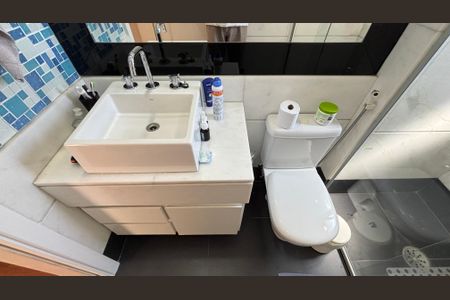 Apartamento à venda com 216m², 4 quartos e 4 vagasBanheiro da Suíte 2