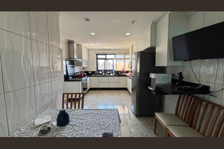 Apartamento à venda com 216m², 4 quartos e 4 vagasCozinha