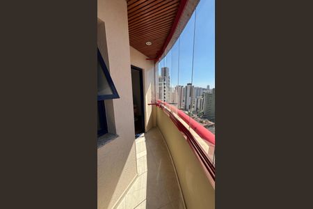 Apartamento à venda com 216m², 4 quartos e 4 vagasQuarto 2 Varanda