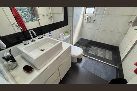Apartamento à venda com 216m², 4 quartos e 4 vagasBanheiro da Suíte 2