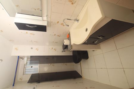 Banheiro de apartamento para alugar com 2 quartos, 58m² em São Rafael, Salvador