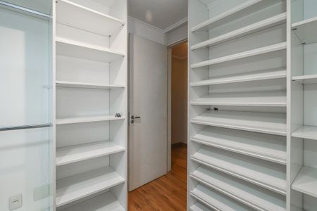 Casa de condomínio à venda com 194m², 3 quartos e 2 vagasCloset