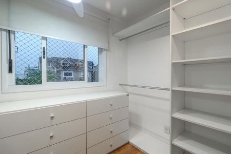 Casa de condomínio à venda com 194m², 3 quartos e 2 vagasCloset