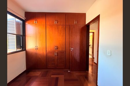 Apartamento à venda com 114m², 4 quartos e 2 vagasQuarto 2
