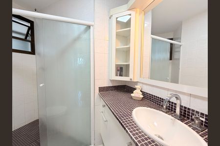 Apartamento à venda com 114m², 4 quartos e 2 vagasBanheiro Social