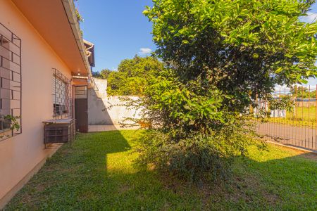 Casa à venda com 100m², 3 quartos e 3 vagasFachada/Jardim