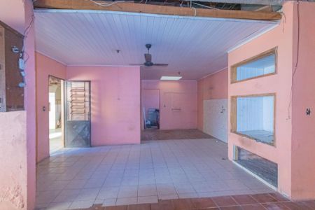 Casa à venda com 100m², 3 quartos e 3 vagasCasa de fundos/Sala/Cozinha