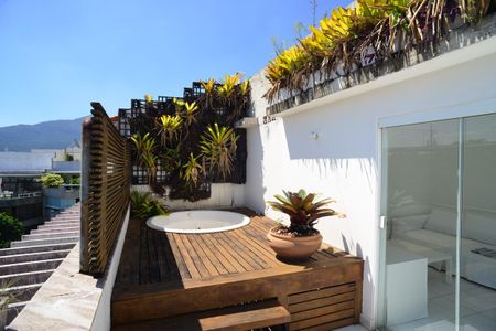 Apartamento à venda com 246m², 3 quartos e 3 vagasOfurô