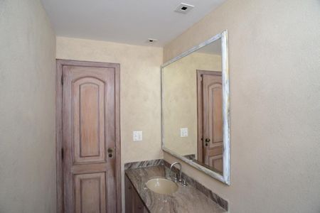 Apartamento à venda com 246m², 3 quartos e 3 vagasBanheiro Social