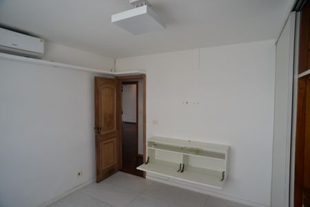 Apartamento à venda com 246m², 3 quartos e 3 vagasSuíte