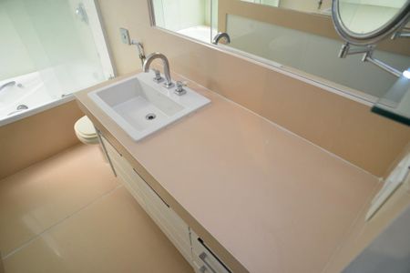 Apartamento à venda com 246m², 3 quartos e 3 vagasBanheiro Suíte Principal