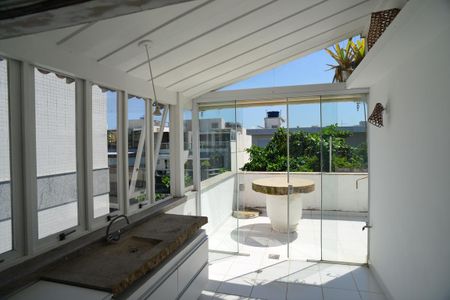 Apartamento à venda com 246m², 3 quartos e 3 vagasCozinha de Apoio