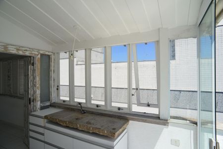 Apartamento à venda com 246m², 3 quartos e 3 vagasCozinha de Apoio