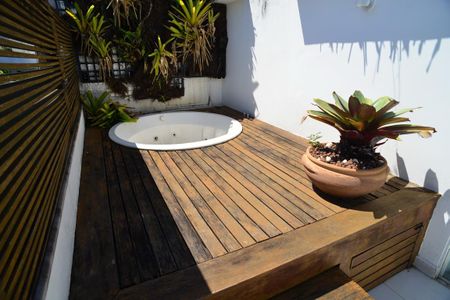 Apartamento à venda com 246m², 3 quartos e 3 vagasOfurô