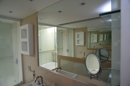 Apartamento à venda com 246m², 3 quartos e 3 vagasBanheiro Suíte Principal