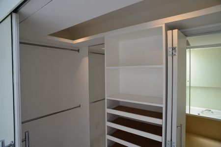 Apartamento à venda com 246m², 3 quartos e 3 vagasCloset