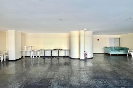 Apartamento à venda com 67m², 2 quartos e sem vagaÁrea comum - Salão de festas