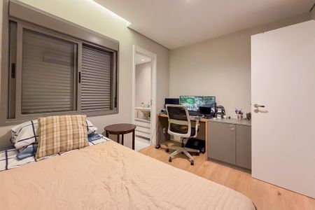 Apartamento à venda com 130m², 3 quartos e 2 vagasSuíte 2
