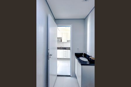 Banheiro de kitnet/studio para alugar com 1 quarto, 23m² em Vila Azevedo, São Paulo