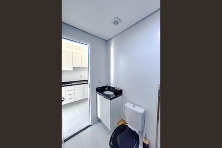 Banheiro de kitnet/studio para alugar com 1 quarto, 23m² em Vila Azevedo, São Paulo