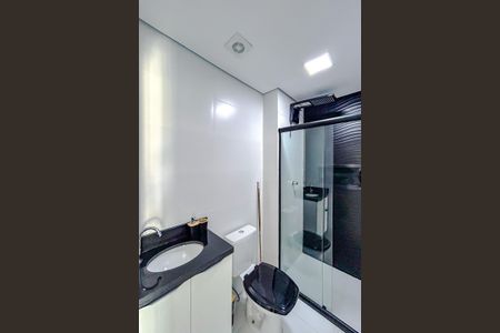 Banheiro de kitnet/studio para alugar com 1 quarto, 23m² em Vila Azevedo, São Paulo