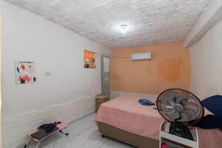 Sala/Quarto 1 de casa para alugar com 2 quartos, 50m² em Padre Miguel, Rio de Janeiro