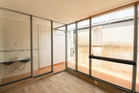 Studio para alugar com 50m², 1 quarto e sem vaga Studio para alugar com 50m², 1 quarto e sem vagaSala