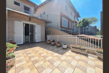 Casa à venda com 200m², 3 quartos e 3 vagas Casa à venda com 200m², 3 quartos e 3 vagasVaranda