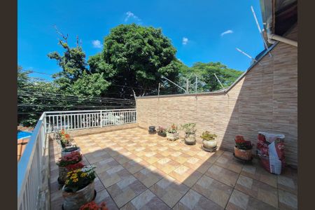 Casa à venda com 200m², 3 quartos e 3 vagas Casa à venda com 200m², 3 quartos e 3 vagasVaranda