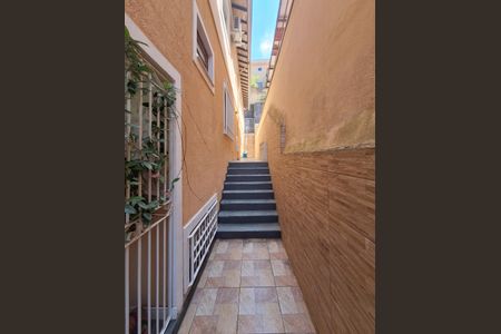 Casa à venda com 200m², 3 quartos e 3 vagas Casa à venda com 200m², 3 quartos e 3 vagasLateral