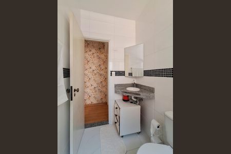 Casa à venda com 200m², 3 quartos e 3 vagas Casa à venda com 200m², 3 quartos e 3 vagasBanheiro