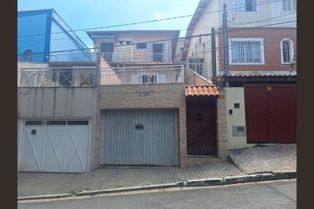Casa à venda com 200m², 3 quartos e 3 vagas Casa à venda com 200m², 3 quartos e 3 vagasFachada