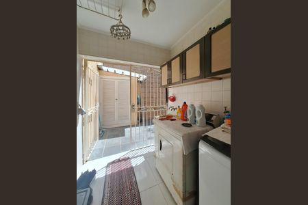 Casa à venda com 200m², 3 quartos e 3 vagas Casa à venda com 200m², 3 quartos e 3 vagasÁrea de Serviço